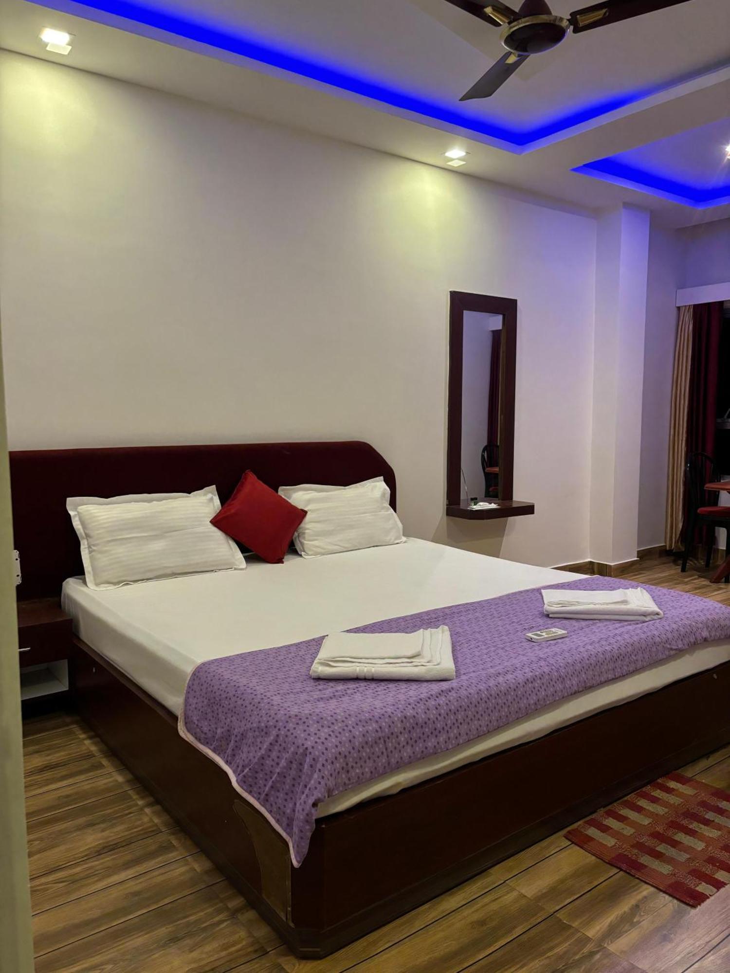 The Tamarind Tree Hotel & Restaurant Shadipur Exterior photo