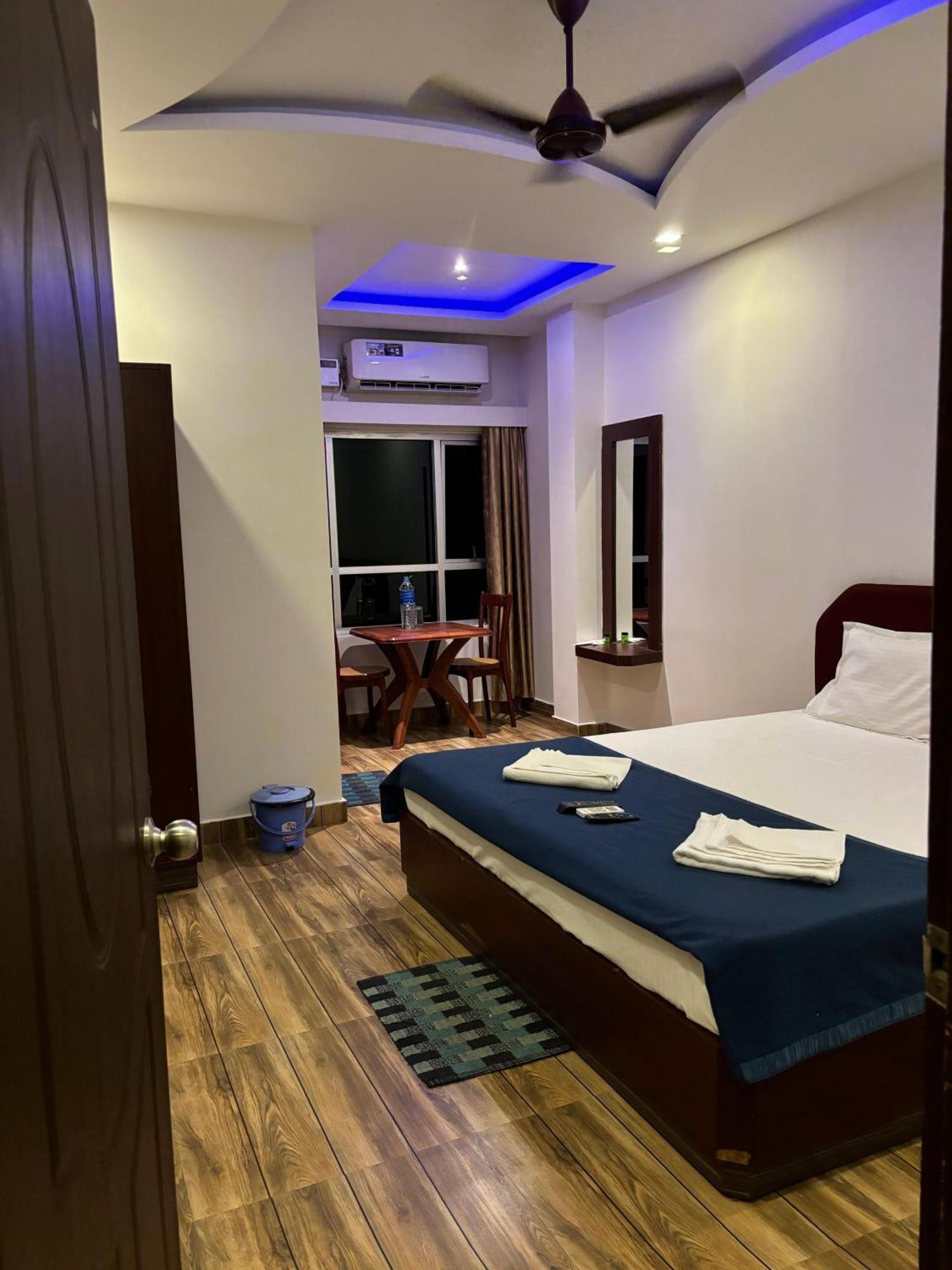The Tamarind Tree Hotel & Restaurant Shadipur Exterior photo
