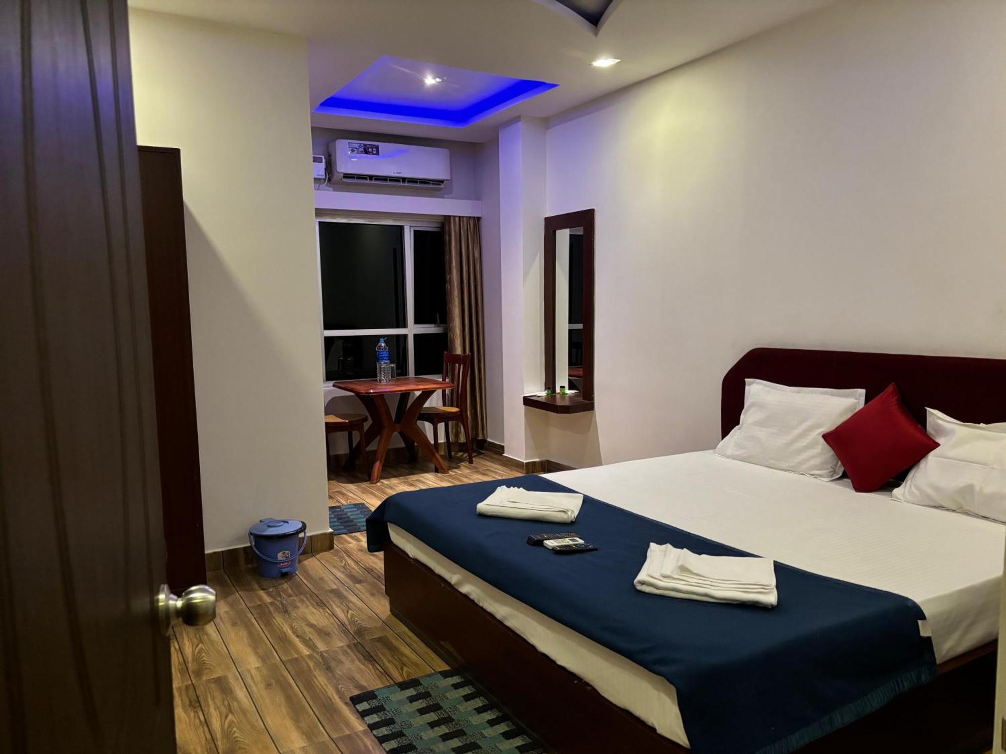 The Tamarind Tree Hotel & Restaurant Shadipur Exterior photo