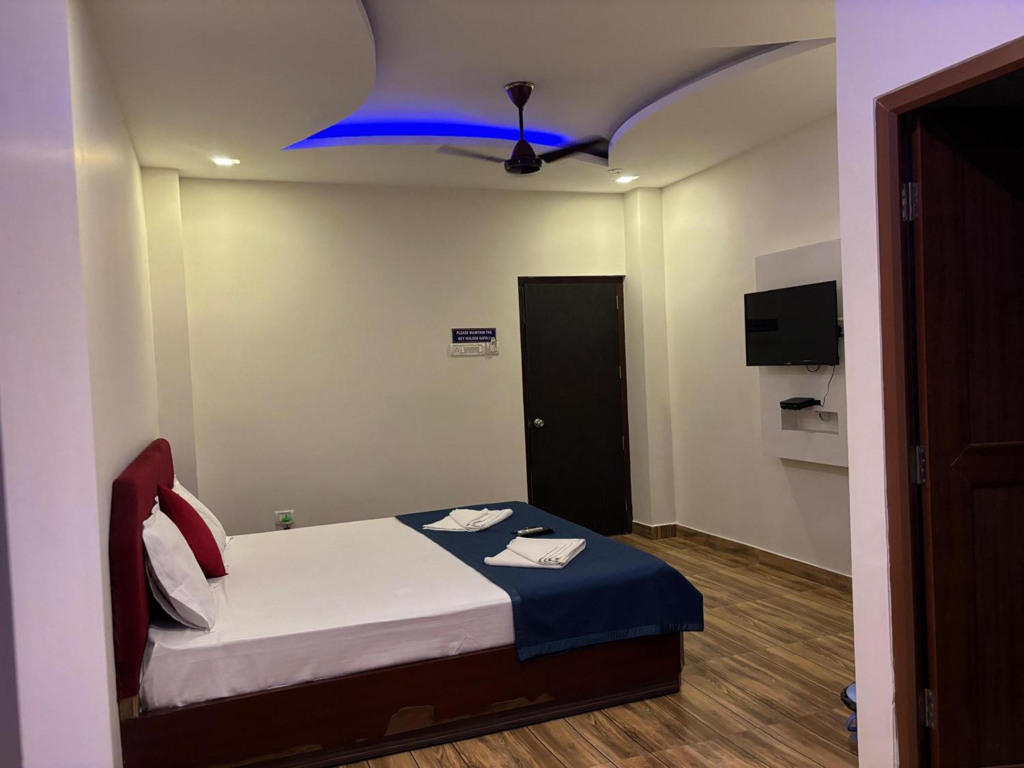 The Tamarind Tree Hotel & Restaurant Shadipur Exterior photo