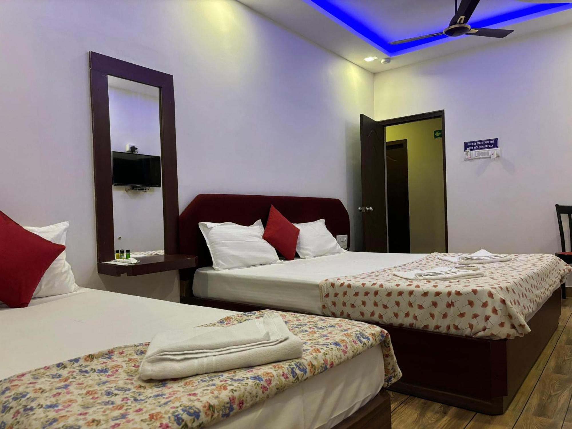 The Tamarind Tree Hotel & Restaurant Shadipur Exterior photo